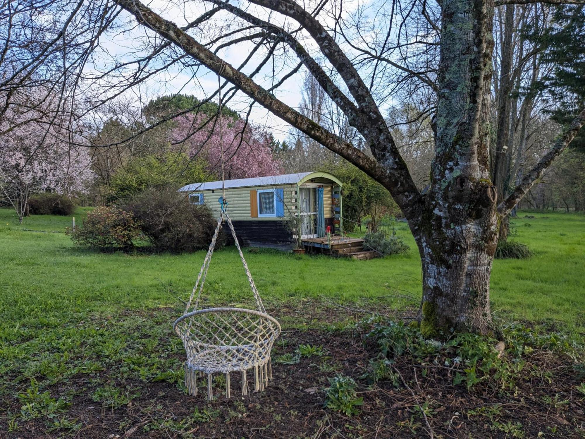 Graines De Nature - Ecolodges Insolites Saint-Eutrope-de-Born Exterior foto